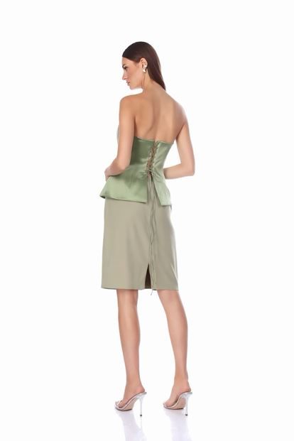 Mini abito da sera in raso con dettagli a rosa menta